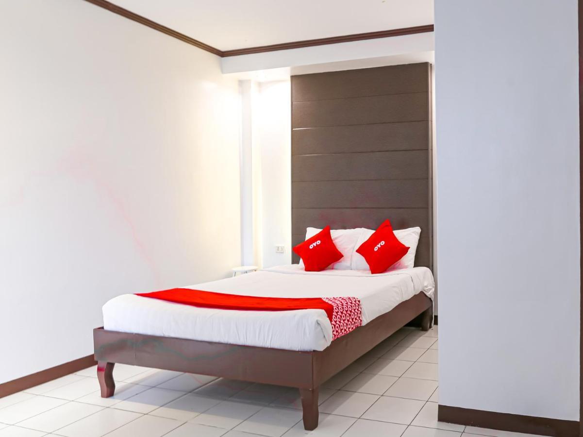Oyo 759 Royal South Garden Suites Tagaytay City Bagian luar foto