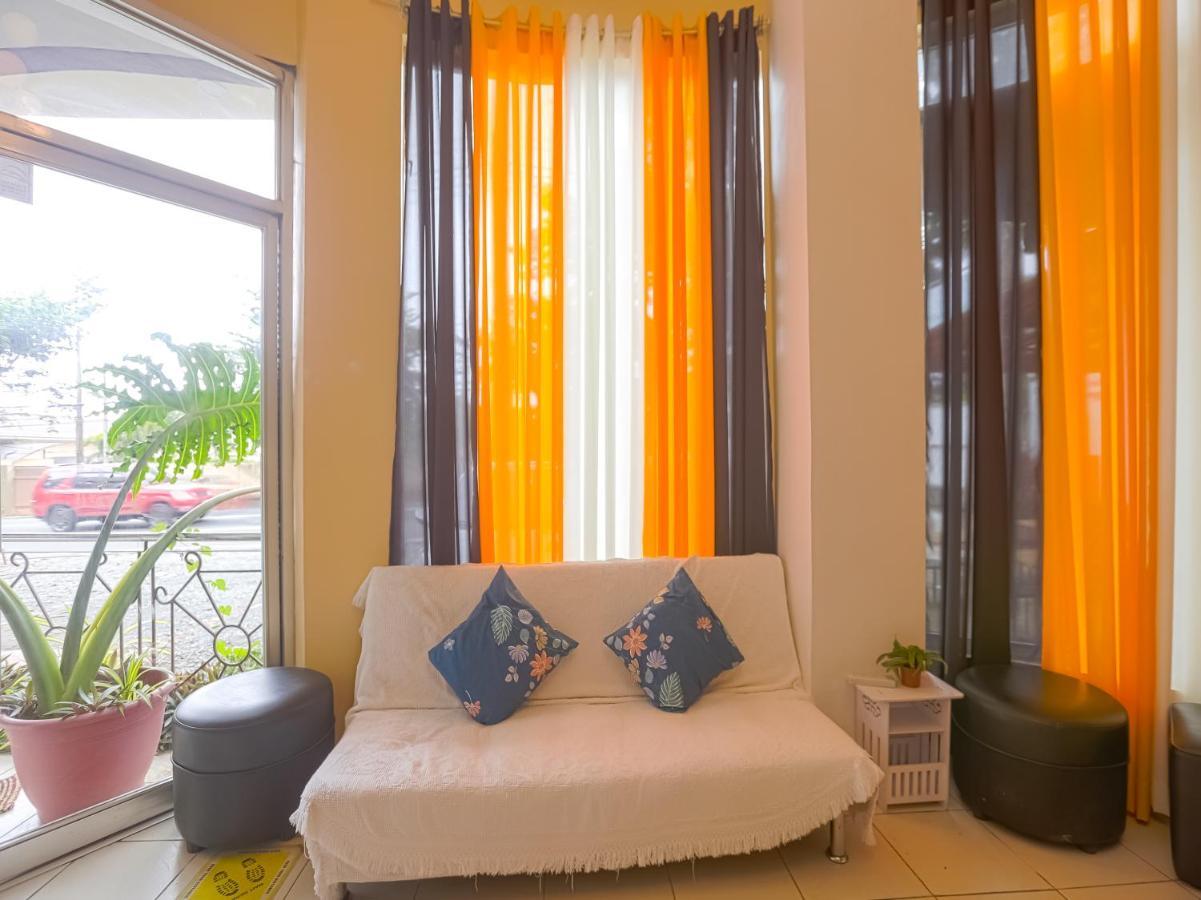 Oyo 759 Royal South Garden Suites Tagaytay City Bagian luar foto