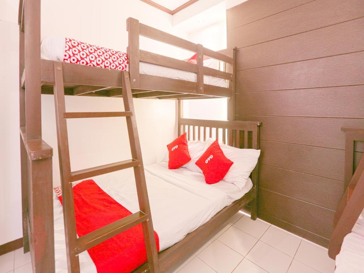Oyo 759 Royal South Garden Suites Tagaytay City Bagian luar foto