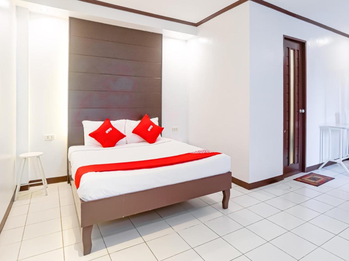 Oyo 759 Royal South Garden Suites Tagaytay City Bagian luar foto